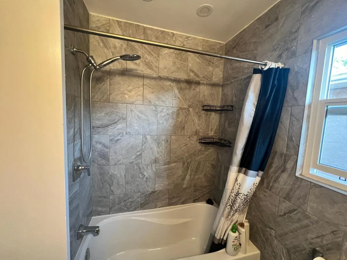 Spacious Room With Tv, Wi-Fi, Netflix, Parking Edmonton 0*,