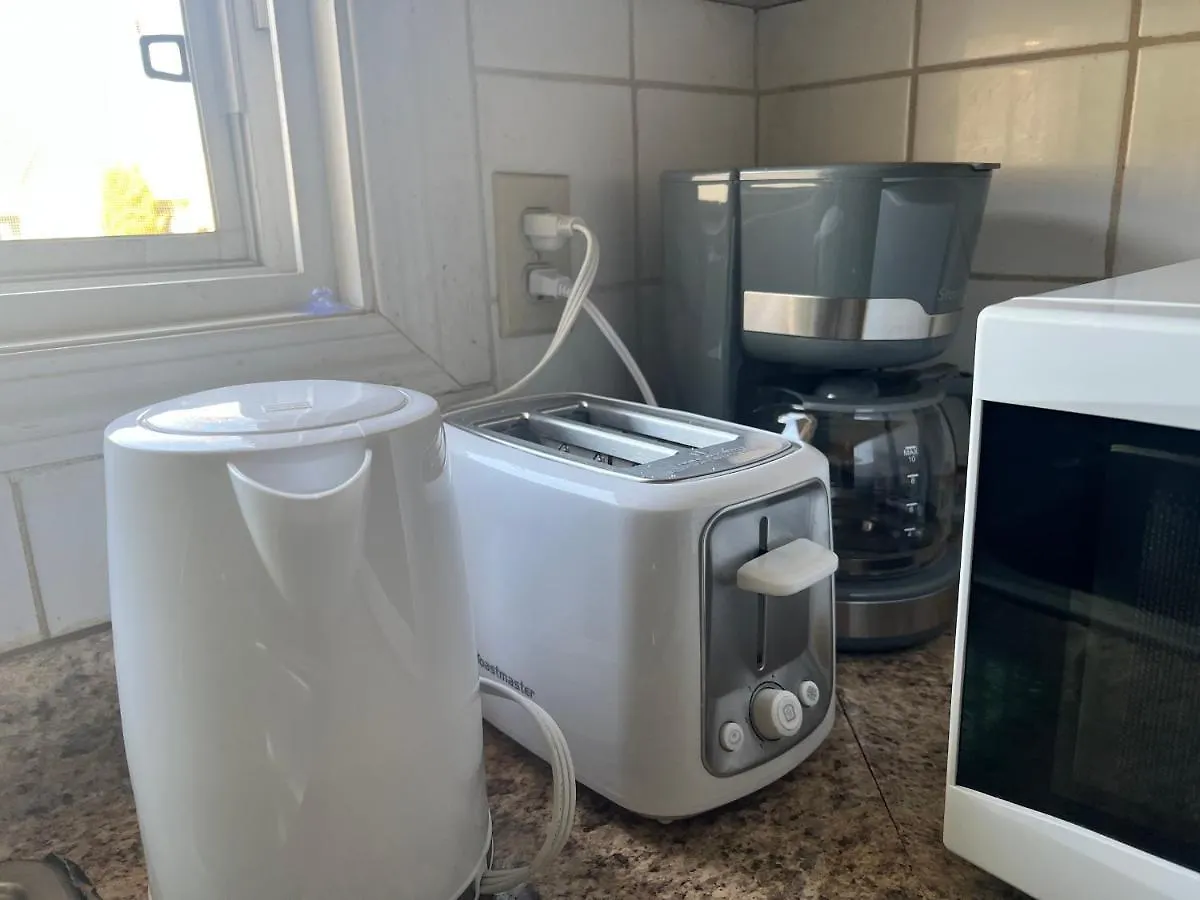 Homestay Spacious Room With Tv, Wi-Fi, Netflix, Parking Edmonton Canada