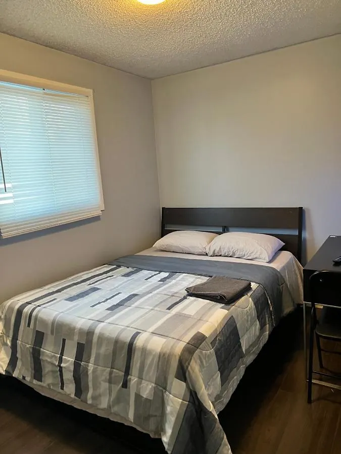 Spacious Room With Tv, Wi-Fi, Netflix, Parking Edmonton 0*,  Canada